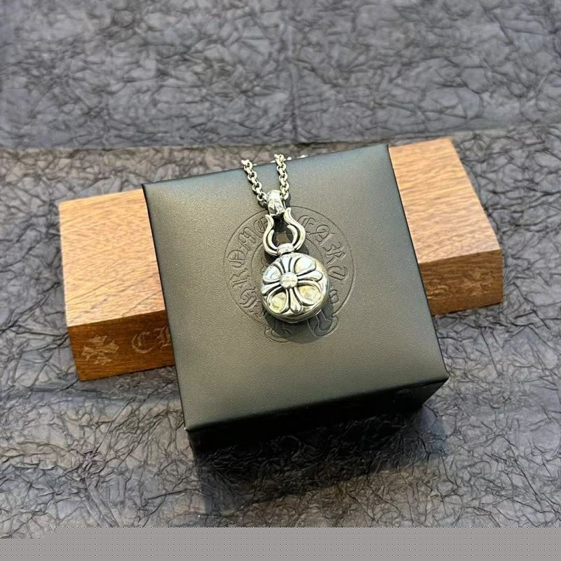 Ch**me He**ts necklaces
